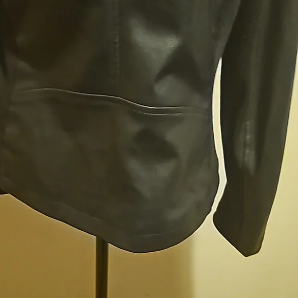 Black leather jacket - Picture 12 of 13